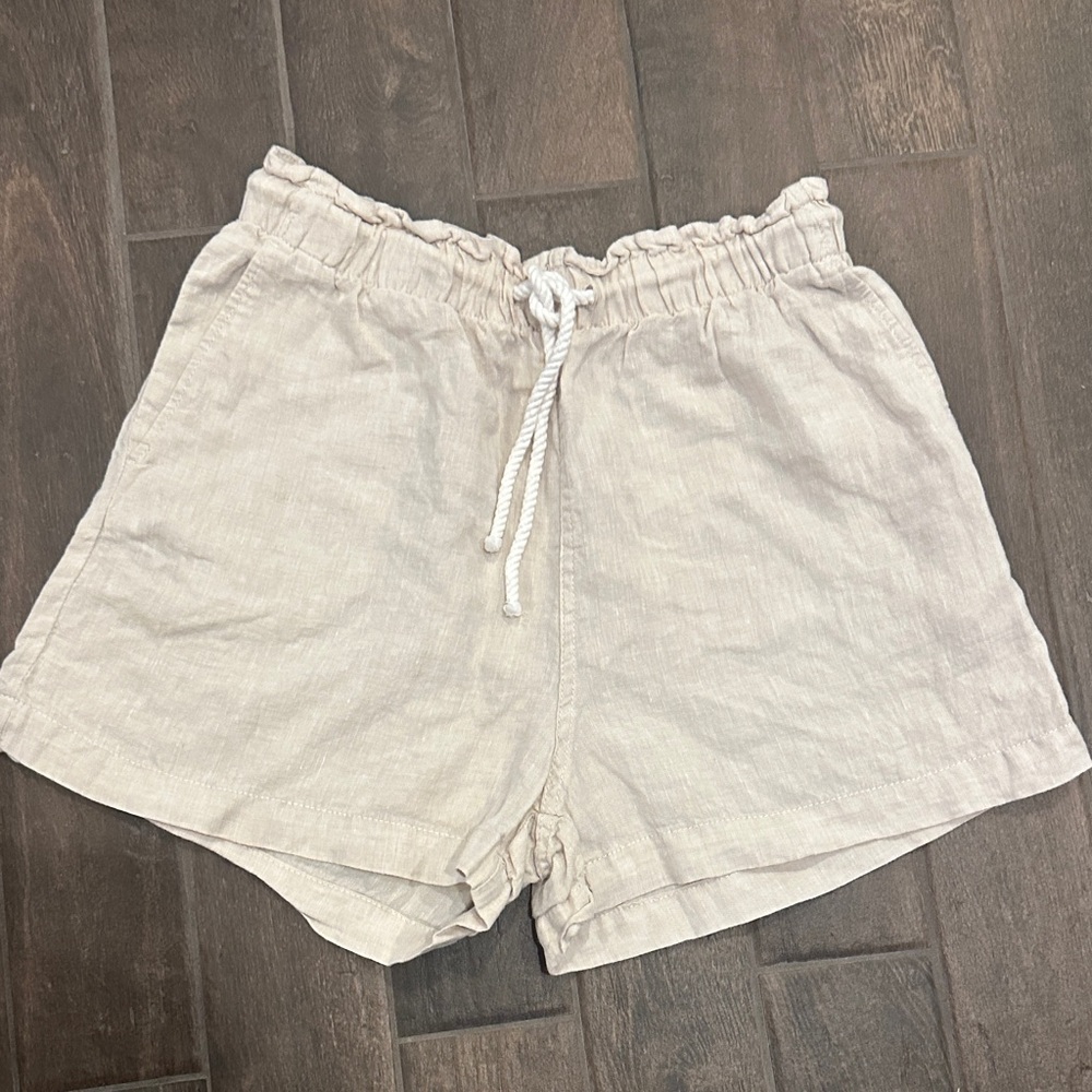 H&M High Waist Cream Shorts